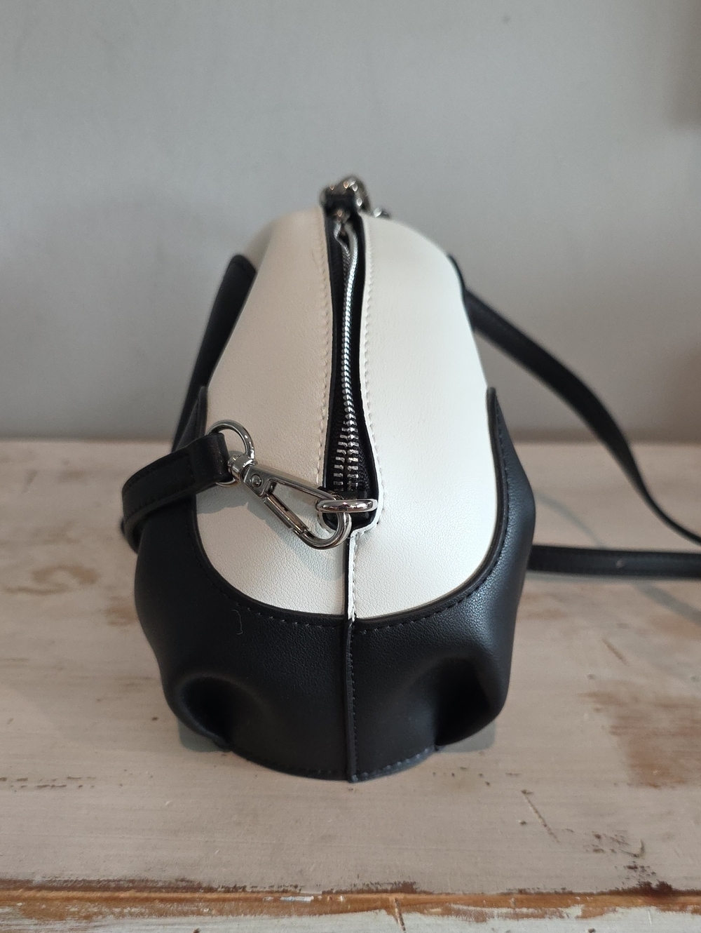 Panda Crossbody - Picture 4 of 7